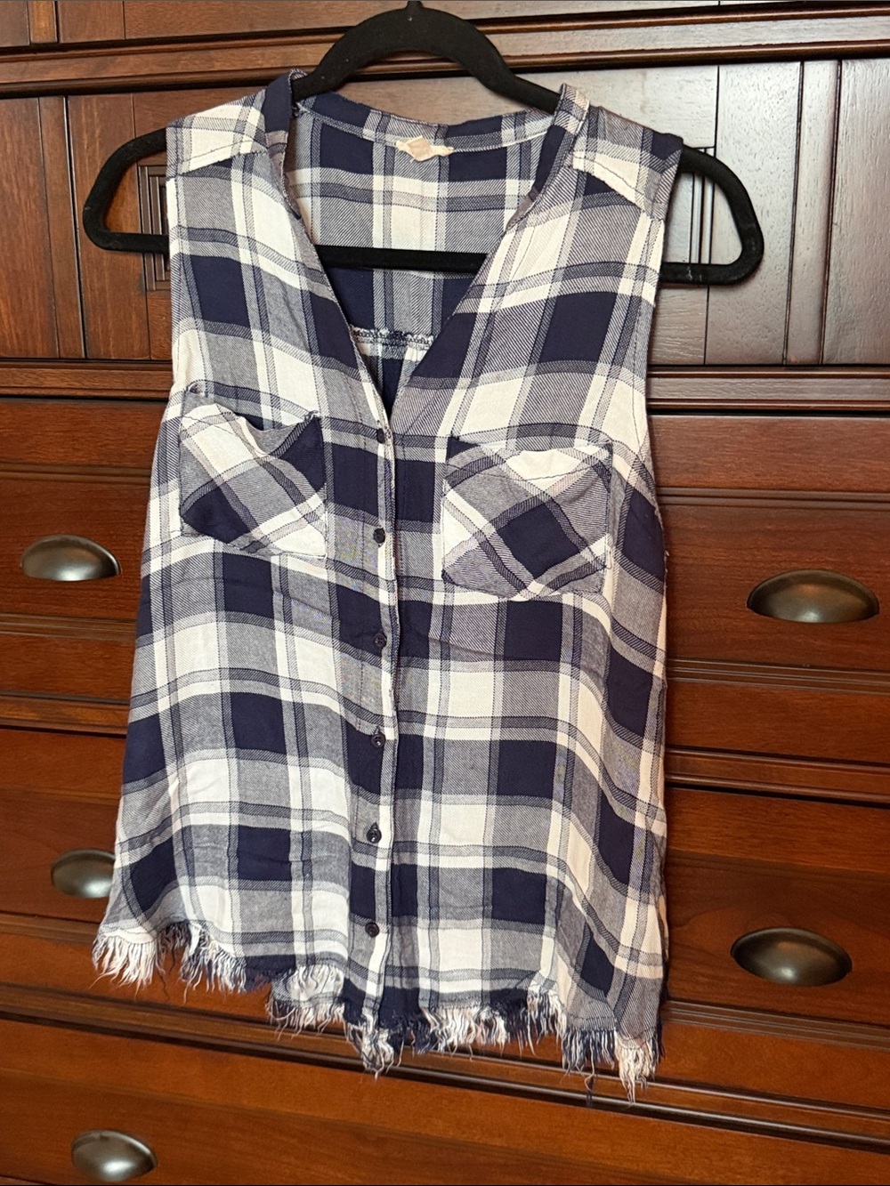 En Creme Navy and White Plaid Sleeveless Button-Up Top
